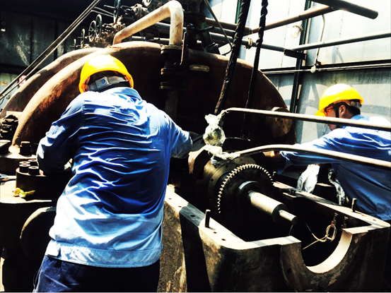 烈日下挥洒斗争激情，，，与时间赛跑为用户创立价值！