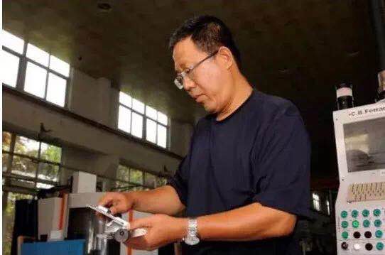 尊龙凯时2名员工分获“西安质量工匠”“西安质量工匠”提名奖称呼