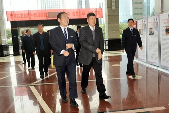 阳煤平原化工董事长武金万一行来尊龙凯时旅行交流