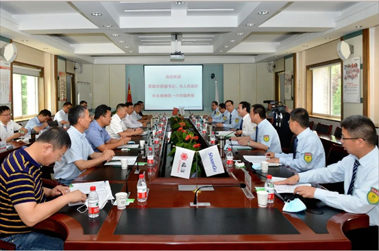 楚雄市委副书记、市长杨俐昆一行来尊龙凯时考察调研